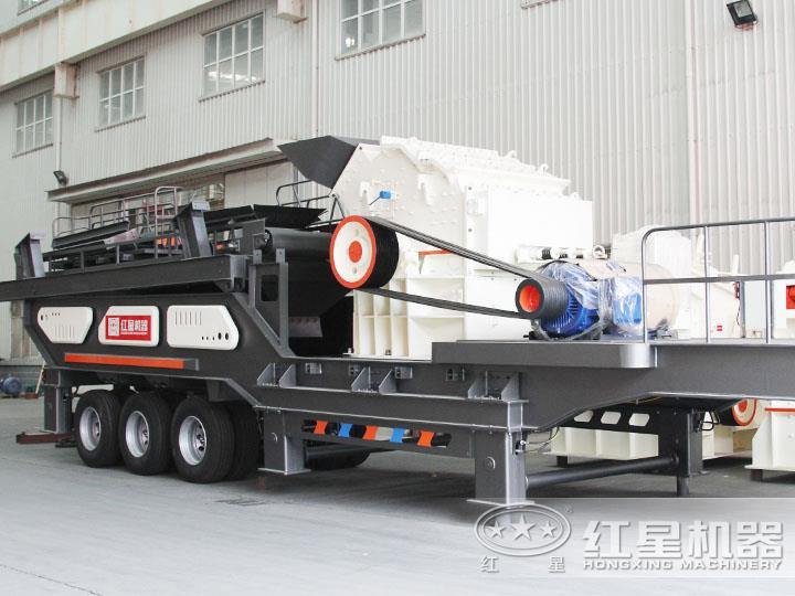移動式細碎機能夠?qū)Σ煌捕鹊奈锪线M行細碎加工，效能高節(jié)能