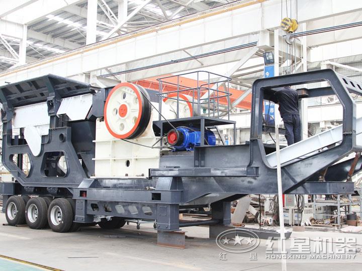 小型移動顎式破碎車集給料、破碎、傳輸為一體